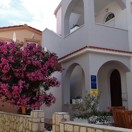 פג Apartments By The Sea Pag - 16100 מראה חיצוני תמונה