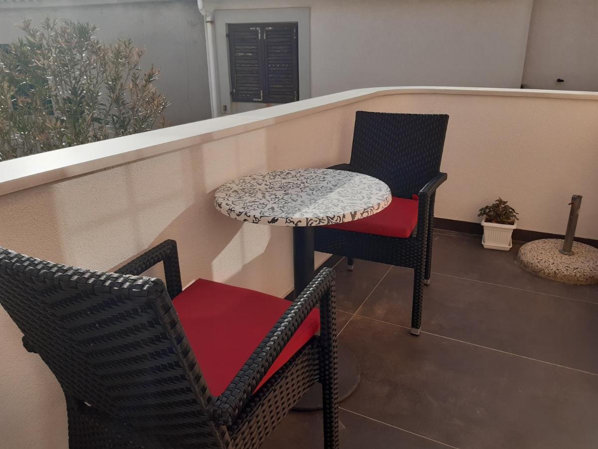פג Apartments By The Sea Pag - 16100 מראה חיצוני תמונה