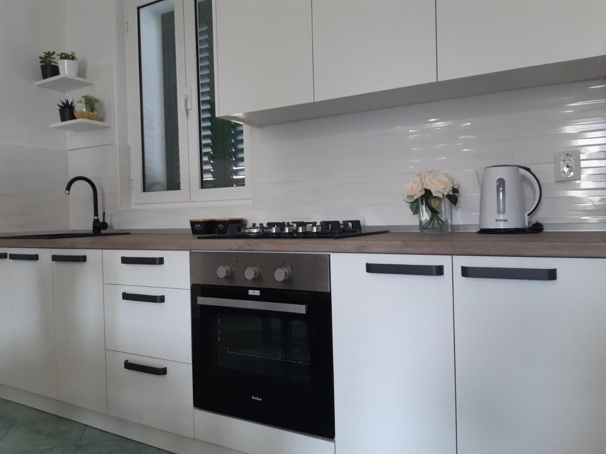 פג Apartments By The Sea Pag - 16100 מראה חיצוני תמונה