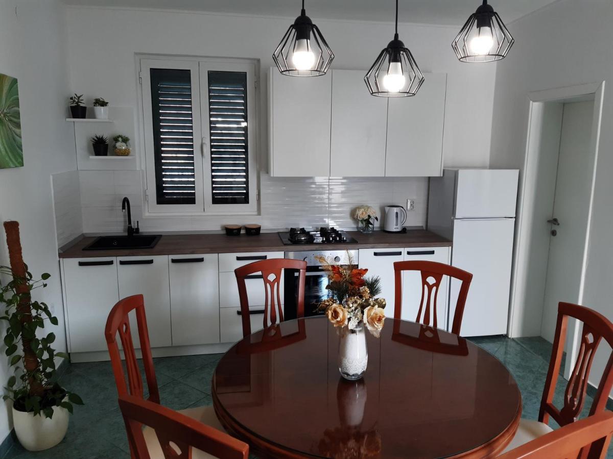 פג Apartments By The Sea Pag - 16100 מראה חיצוני תמונה